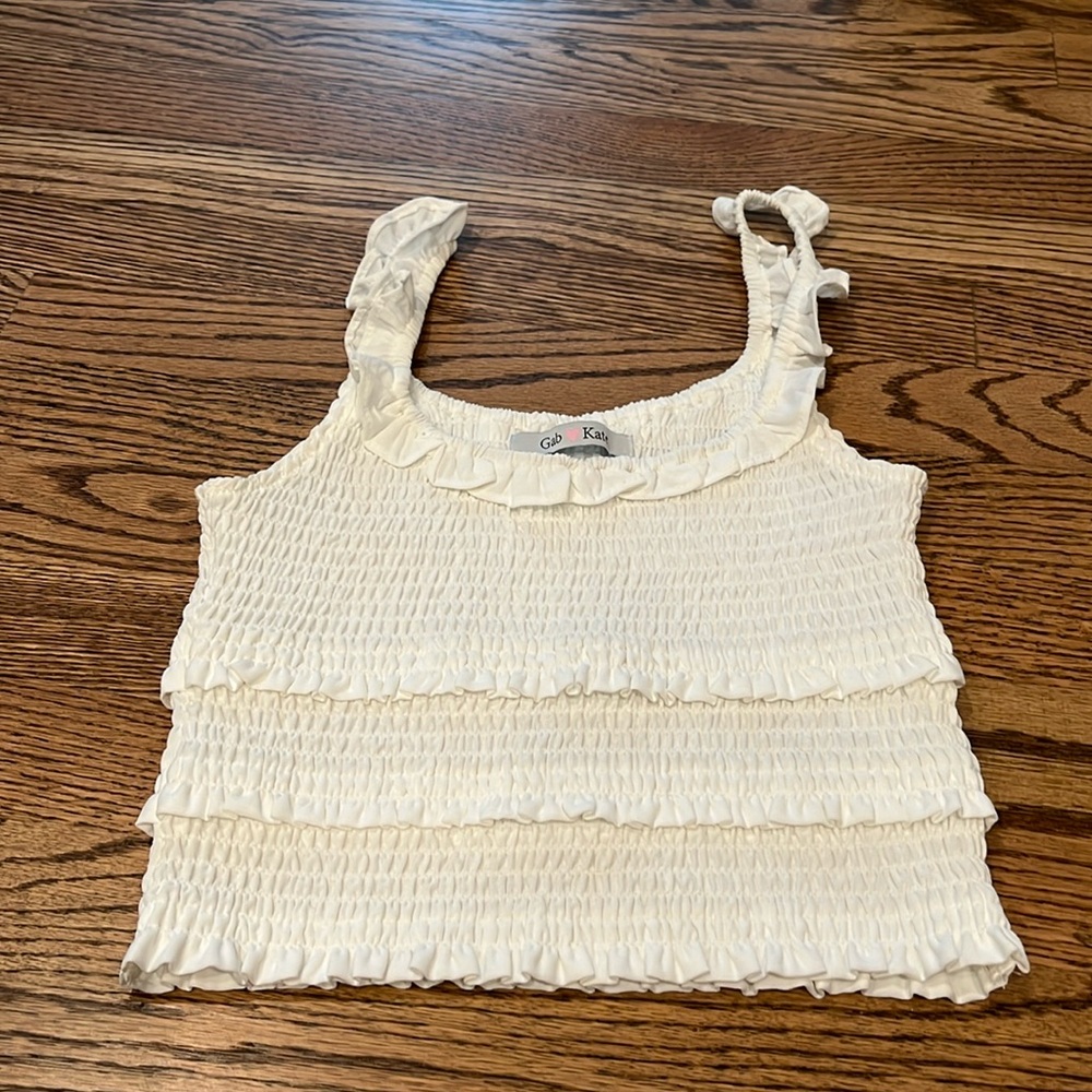 Gab & Kate smocked White women’s tank too size Small